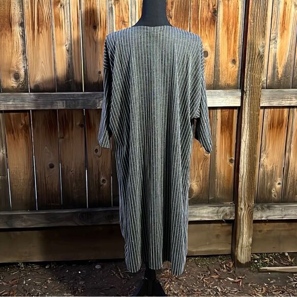 LulaRoe cardigan knit gray white striped ribbed Large no offers given or given - Picture 6 of 7
